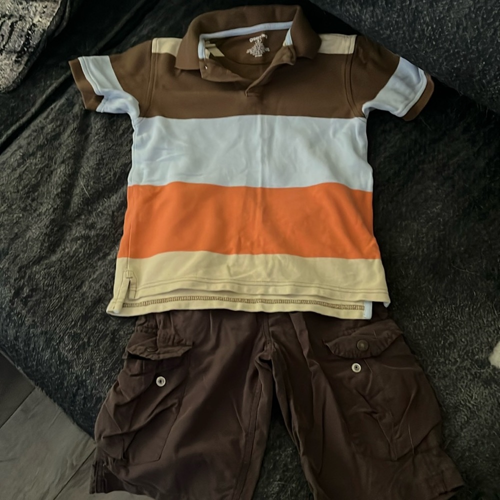 Boys Outfit. SS shirt and cargo shorts. Size 5
